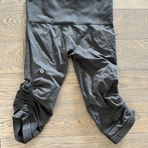 Lululemon in the flow cropped leggings